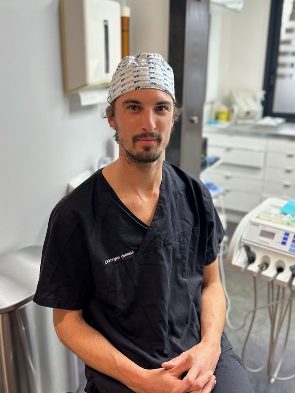 Docteur Maxime DESSEZ - Chirurgien-dentiste à Pessac